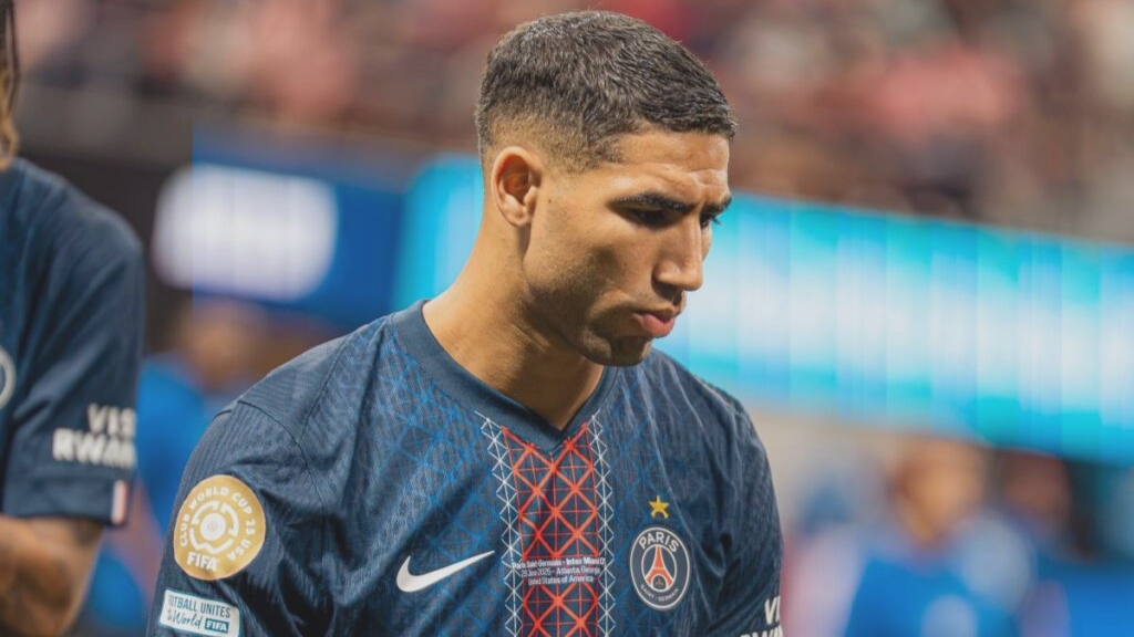 أشرف حكيمي مهدد بالغياب عن الكرة الذهبية لأفضل لاعب في العالم